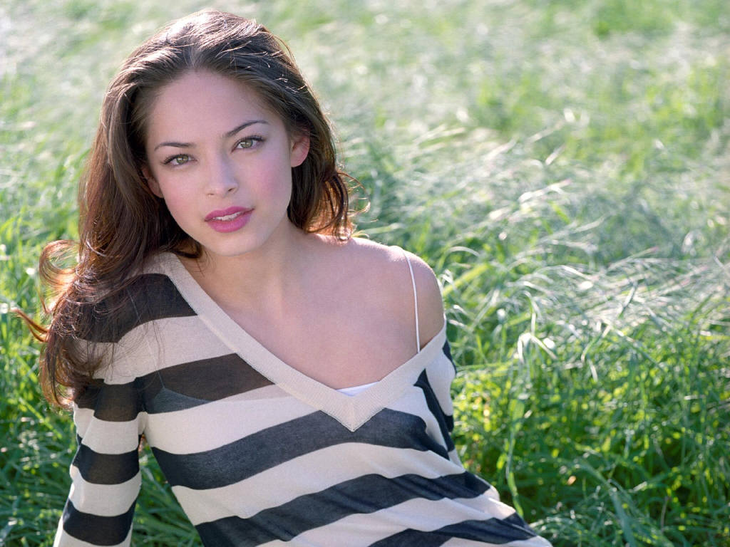 Kristin Kreuk Sexy Wallpaper Images