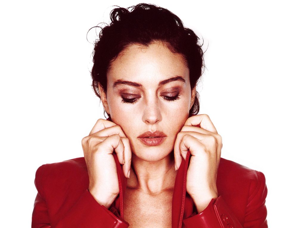 Monica Bellucci Sexy Wallpaper Images